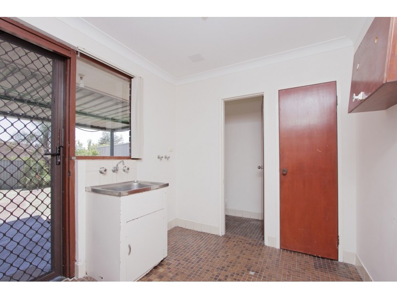 16 Banksia Circle, Thornlie WA 6108