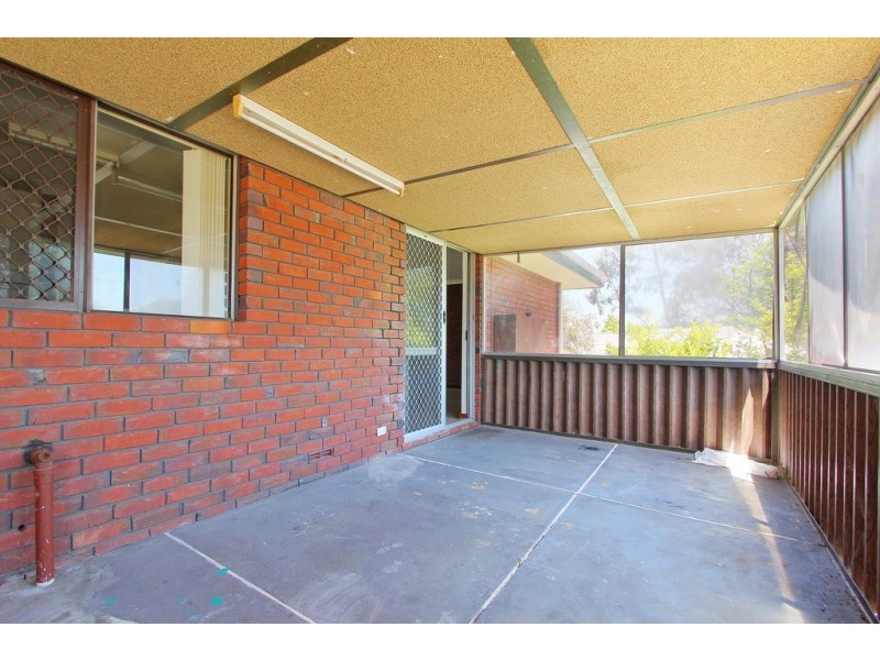 16 Banksia Circle, Thornlie WA 6108