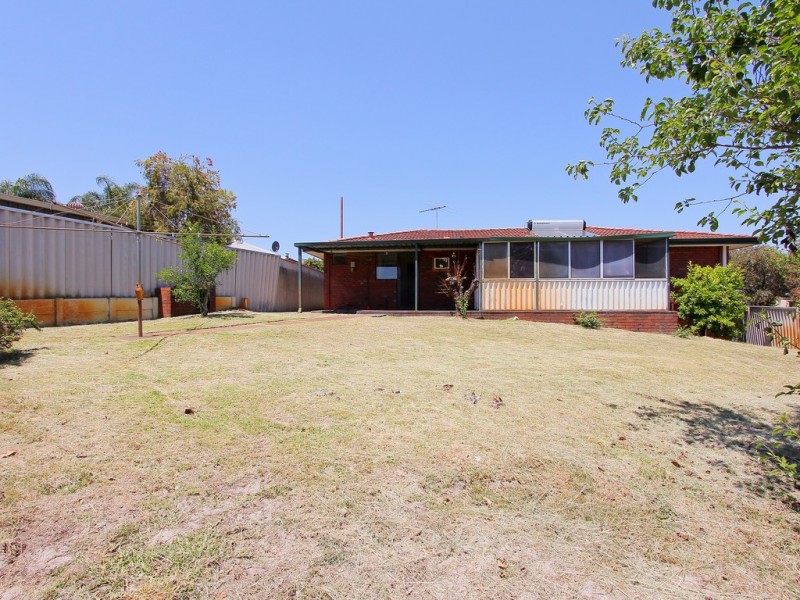 16 Banksia Circle, Thornlie WA 6108