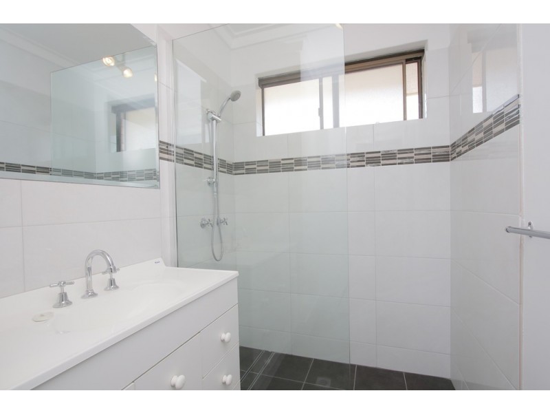 36 Dealy Close, Cannington WA 6107