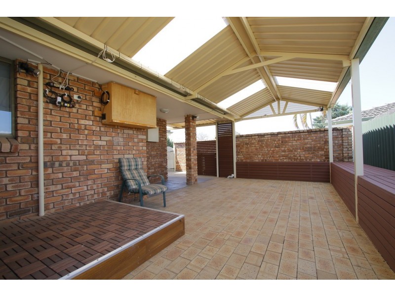36 Dealy Close, Cannington WA 6107