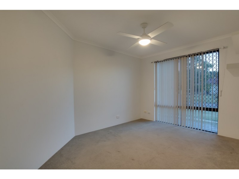 33 Phar Lap Road, Wattle Grove WA 6107