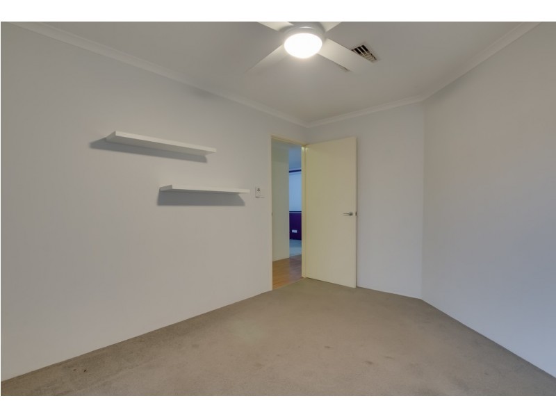 33 Phar Lap Road, Wattle Grove WA 6107