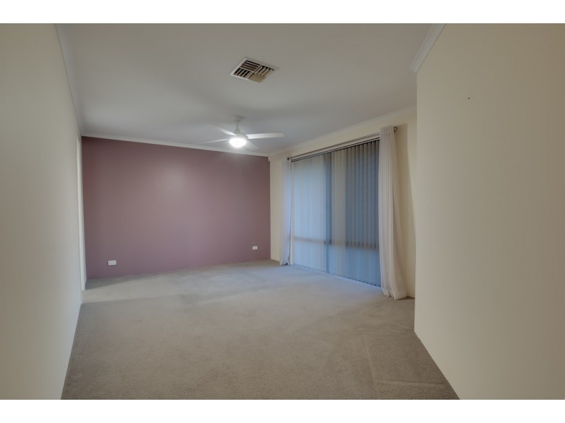 33 Phar Lap Road, Wattle Grove WA 6107