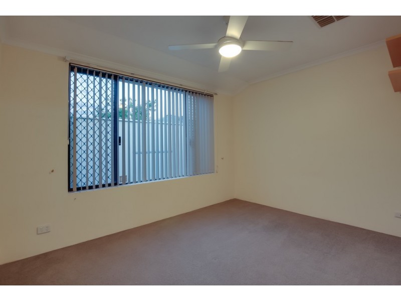 33 Phar Lap Road, Wattle Grove WA 6107