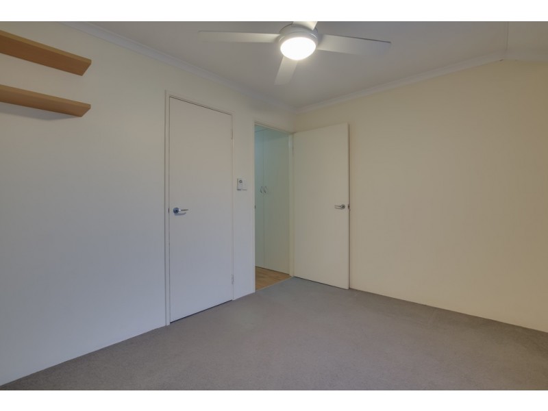 33 Phar Lap Road, Wattle Grove WA 6107