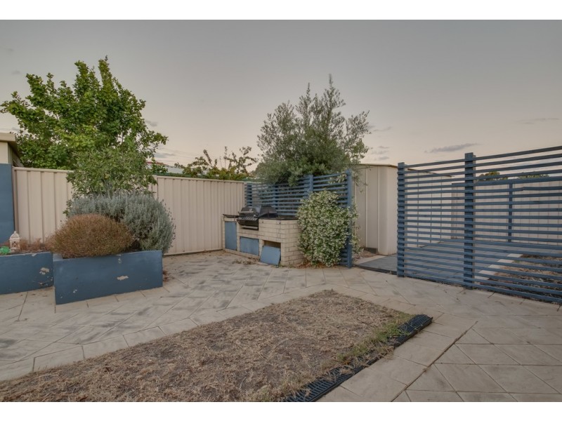 33 Phar Lap Road, Wattle Grove WA 6107