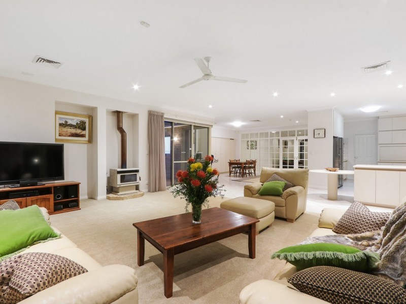 306 Carradine Rd, Bedfordale WA 6112