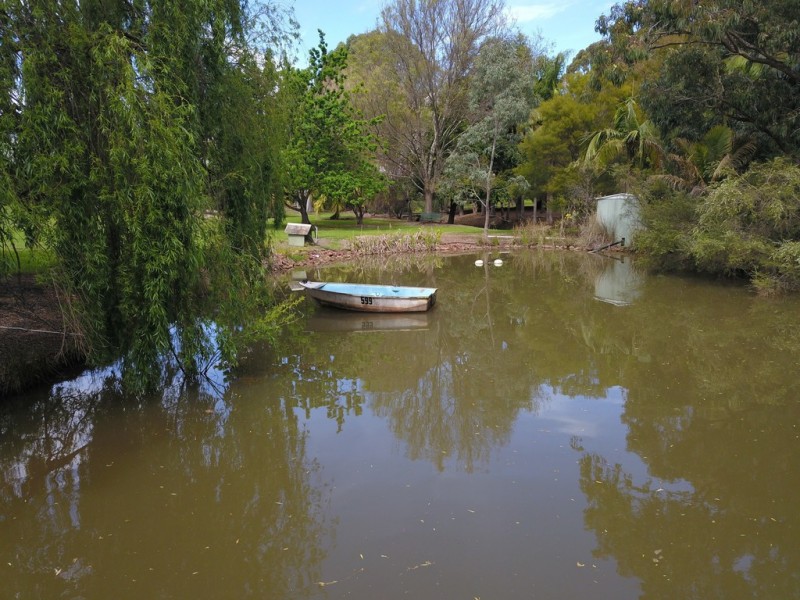 306 Carradine Rd, Bedfordale WA 6112