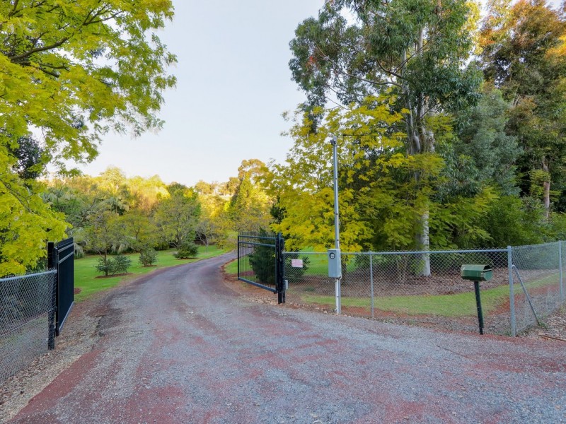 306 Carradine Rd, Bedfordale WA 6112