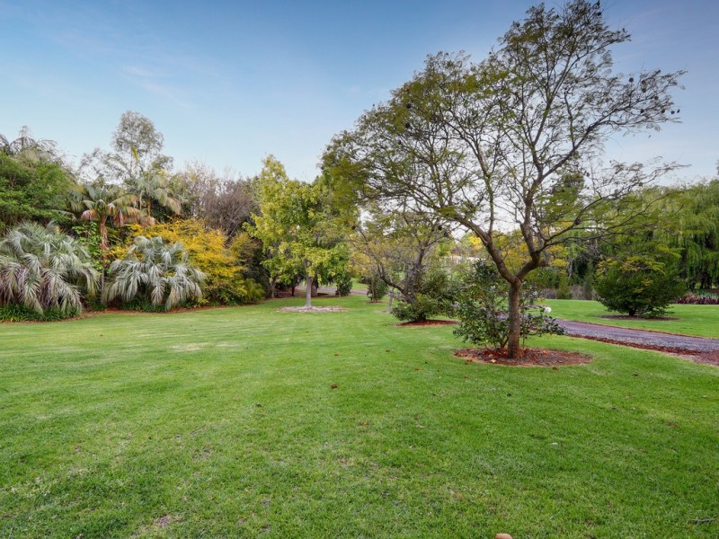 306 Carradine Rd, Bedfordale WA 6112