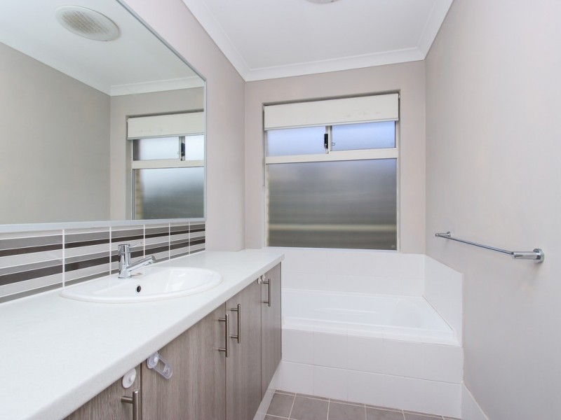 115 Piara Drive, Piara Waters WA 6112