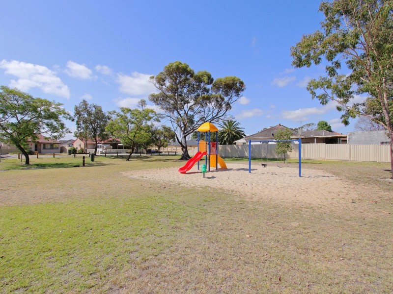 1-4/159 Gibbs Street, East Cannington WA 6107