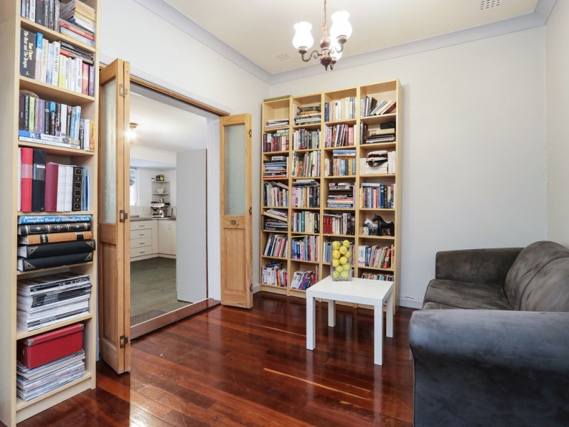 9 Halsey Close, Cannington WA 6107