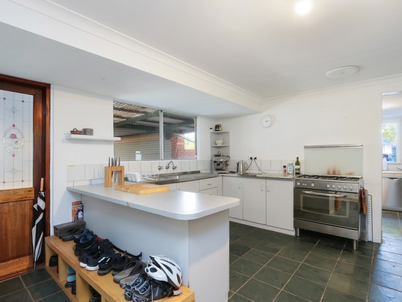 9 Halsey Close, Cannington WA 6107