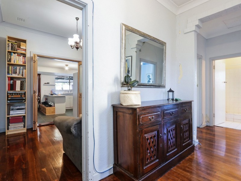 9 Halsey Close, Cannington WA 6107