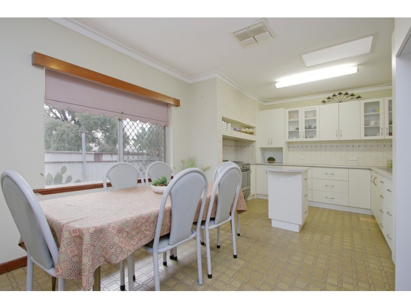 16 Garden Street, Cannington WA 6107