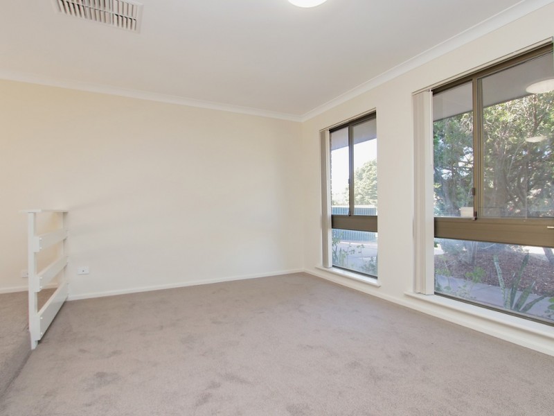 24 Oakover Way, Gosnells WA 6110