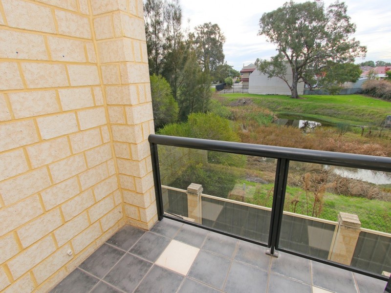 5/10 Leila St, Cannington WA 6107