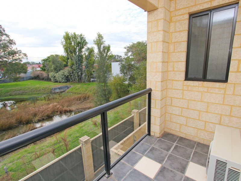 5/10 Leila St, Cannington WA 6107