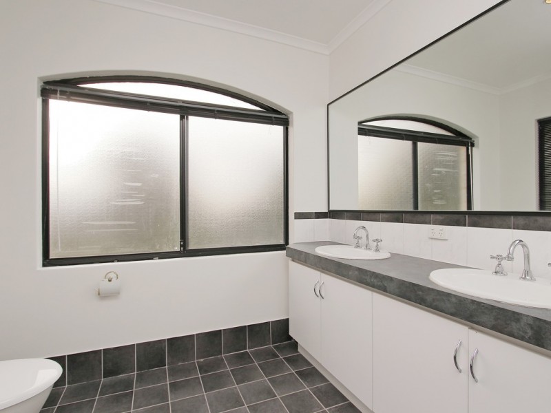 5/10 Leila St, Cannington WA 6107