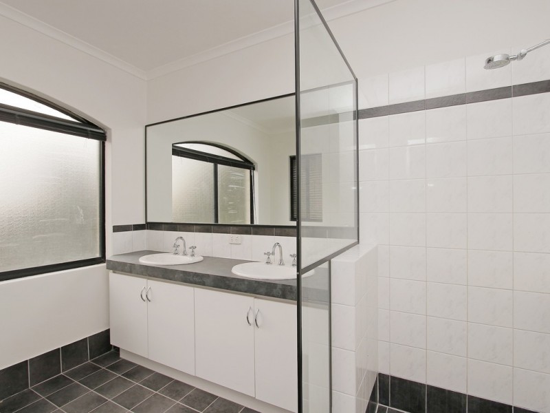 5/10 Leila St, Cannington WA 6107