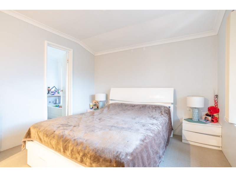 10/285 Wharf Street, Queens Park WA 6107