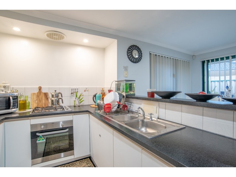 10/285 Wharf Street, Queens Park WA 6107