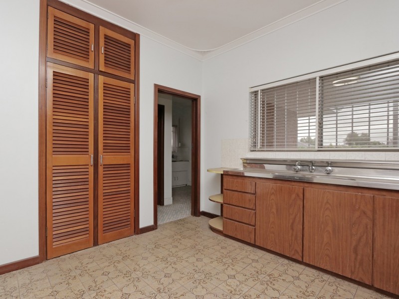 46 Mallard Way, Cannington WA 6107