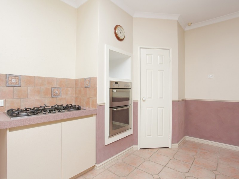 6 Dabchick Close, East Cannington WA 6107