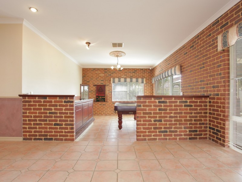6 Dabchick Close, East Cannington WA 6107