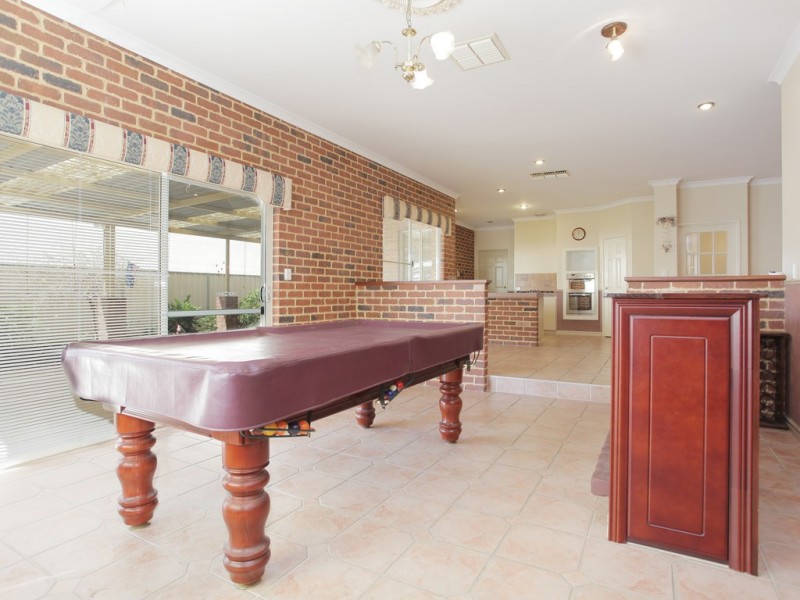 6 Dabchick Close, East Cannington WA 6107