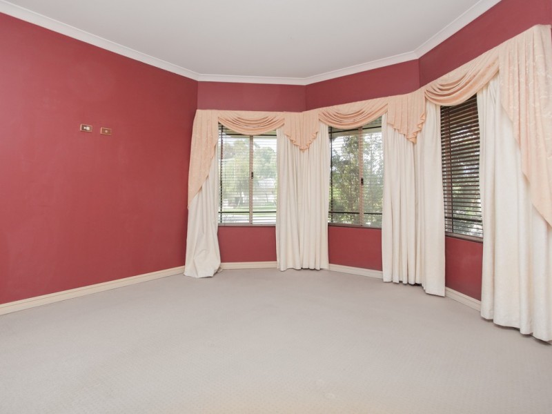 6 Dabchick Close, East Cannington WA 6107