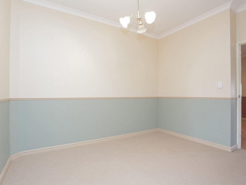 6 Dabchick Close, East Cannington WA 6107