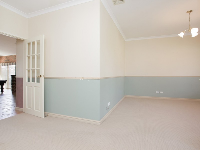 6 Dabchick Close, East Cannington WA 6107