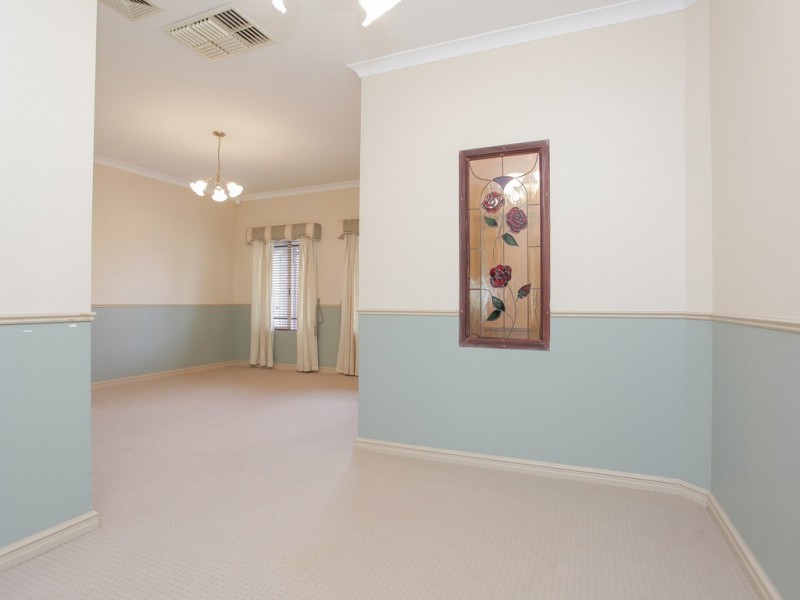 6 Dabchick Close, East Cannington WA 6107