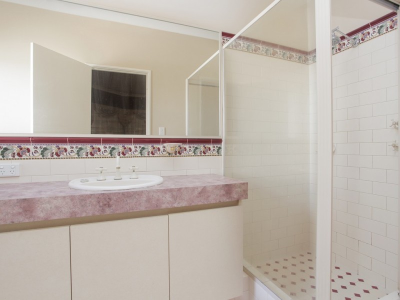 6 Dabchick Close, East Cannington WA 6107