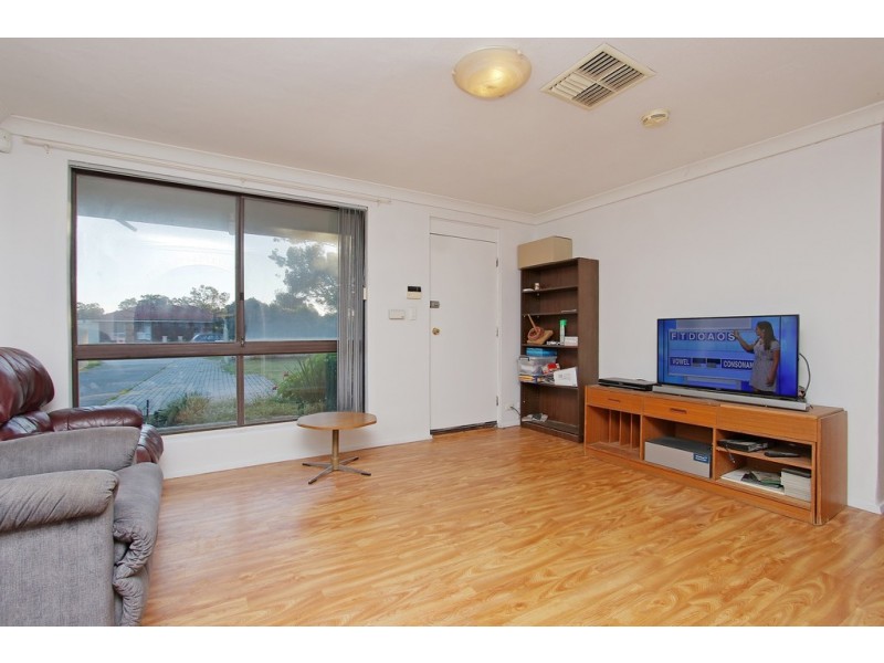 2 Longfield Rd, Maddington WA 6109