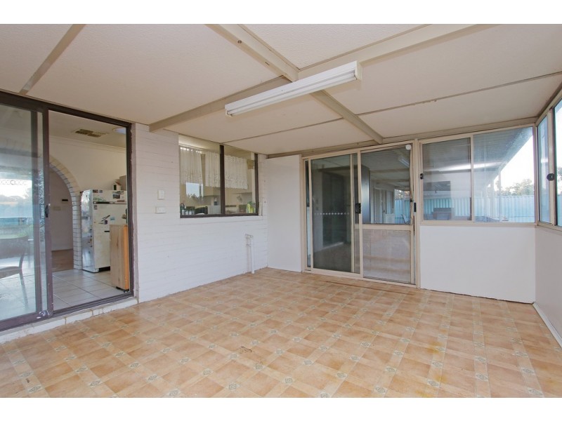 2 Longfield Rd, Maddington WA 6109