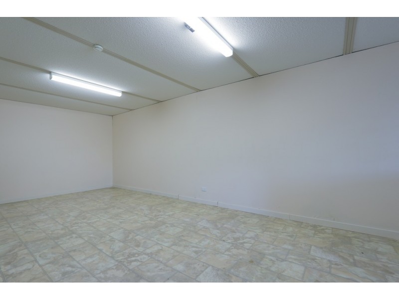 2 Longfield Rd, Maddington WA 6109