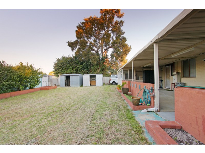 2 Longfield Rd, Maddington WA 6109