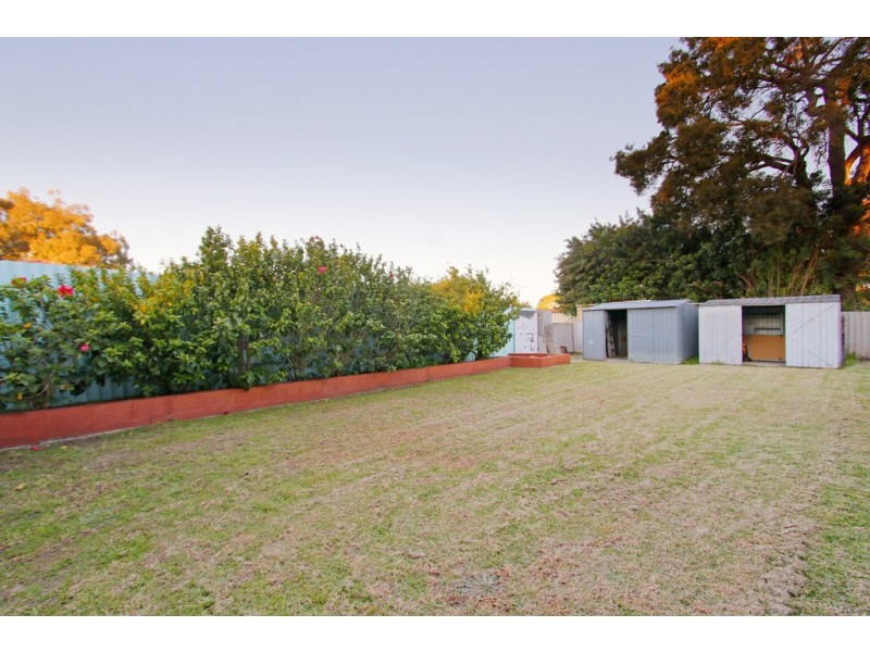 2 Longfield Rd, Maddington WA 6109