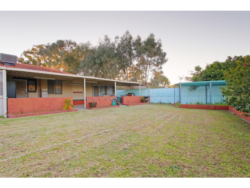 2 Longfield Rd, Maddington WA 6109
