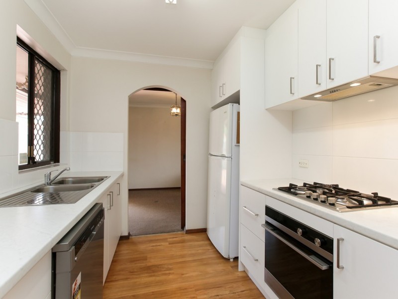 34 Ferndale Crescent, Ferndale WA 6148