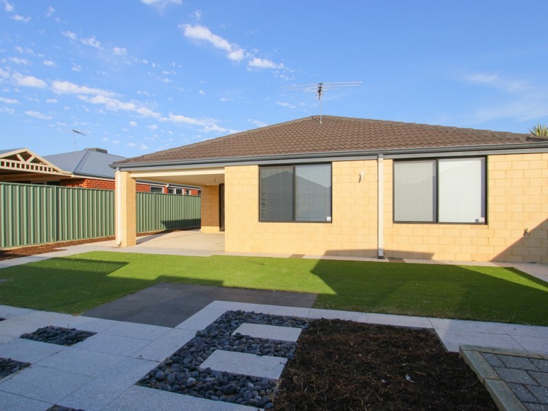 12 Tristram Lane, Wattle Grove WA 6107