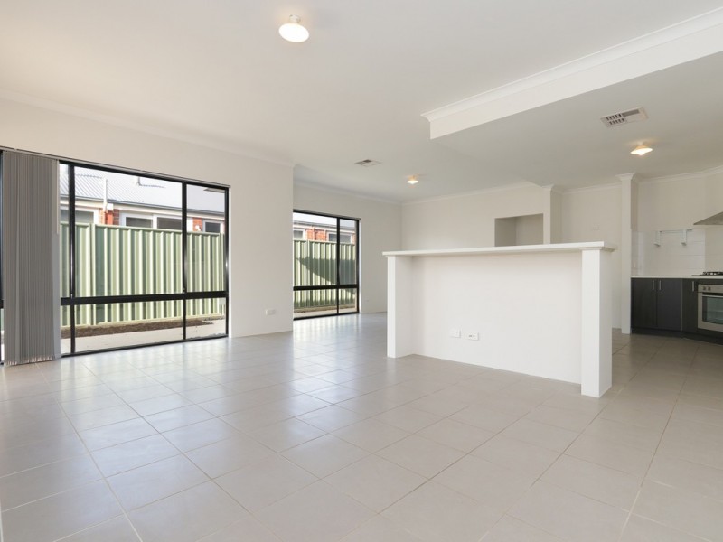 12 Tristram Lane, Wattle Grove WA 6107