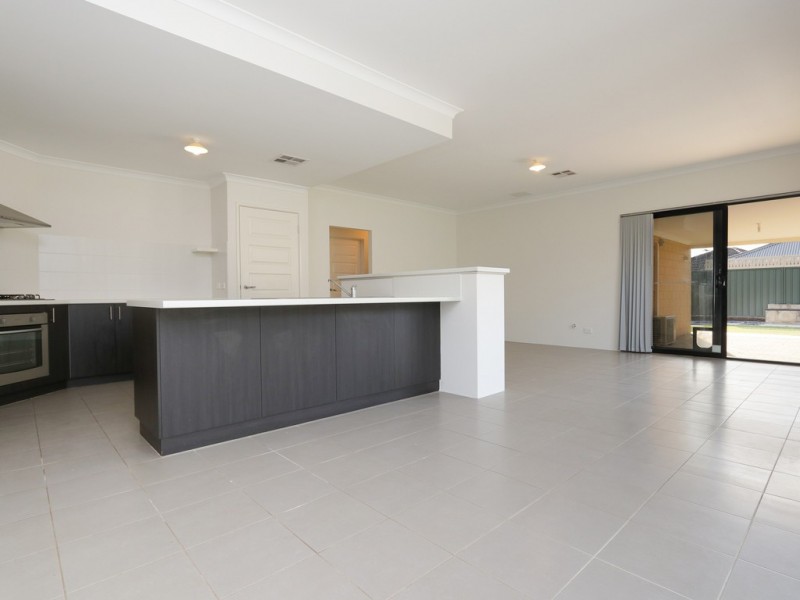 12 Tristram Lane, Wattle Grove WA 6107