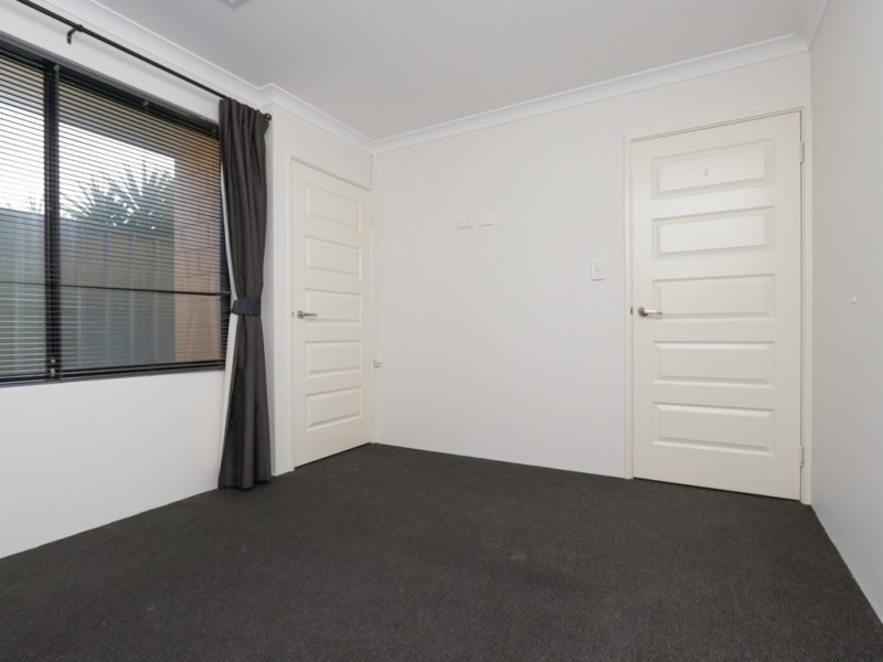 12 Tristram Lane, Wattle Grove WA 6107