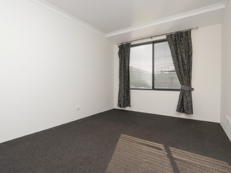 12 Tristram Lane, Wattle Grove WA 6107