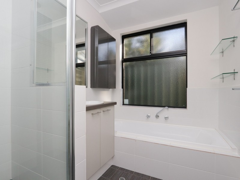 12 Tristram Lane, Wattle Grove WA 6107